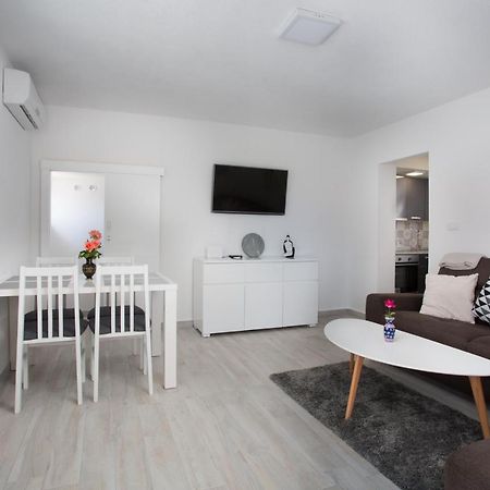 Serious Job Apartment Дубровник Екстер'єр фото
