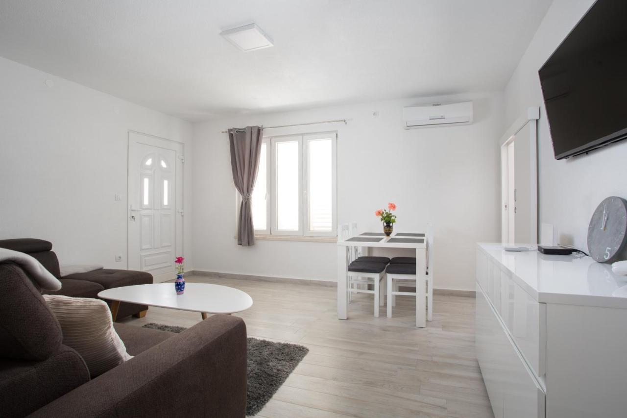 Serious Job Apartment Дубровник Екстер'єр фото