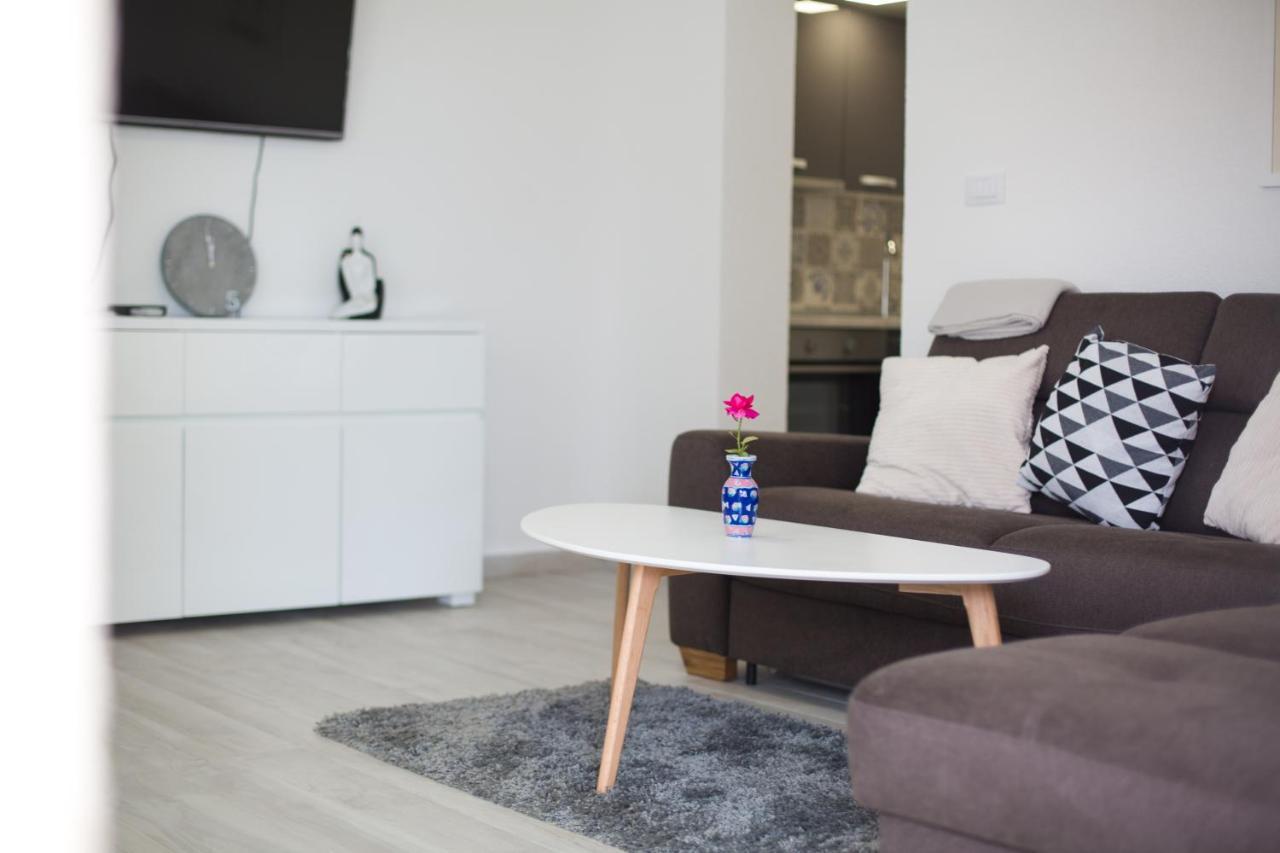 Serious Job Apartment Дубровник Екстер'єр фото